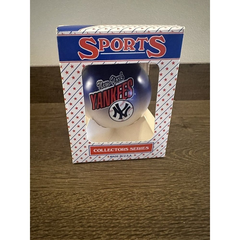 New York Yankees Christmas Ornament Sports Collectors Series Ombre Ball USA